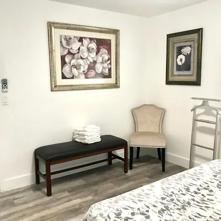Casa Pompano. 2 Miles To Beach. New